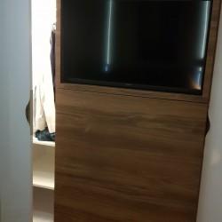 szafka z telewizorem